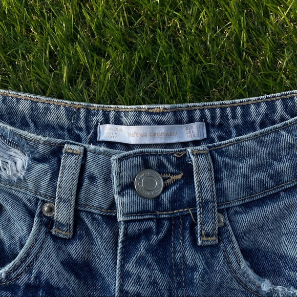 Zara Distressed Jean Shorts - Picture 3 of 3